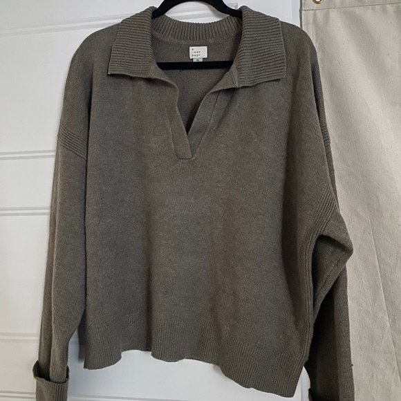 Collared Split Neck Pullover Sweater 